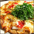 明太子と餅と大葉の和風ピザ